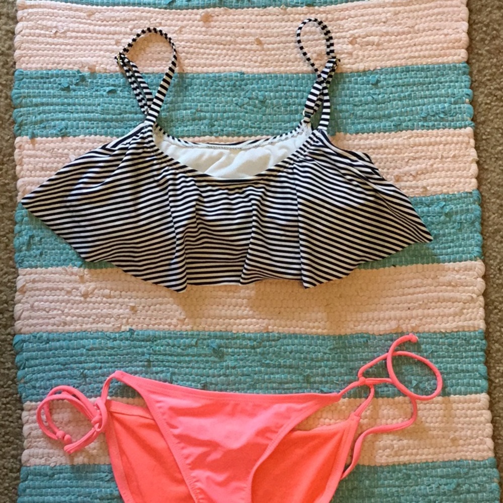 Navy stripped bikini top 👙